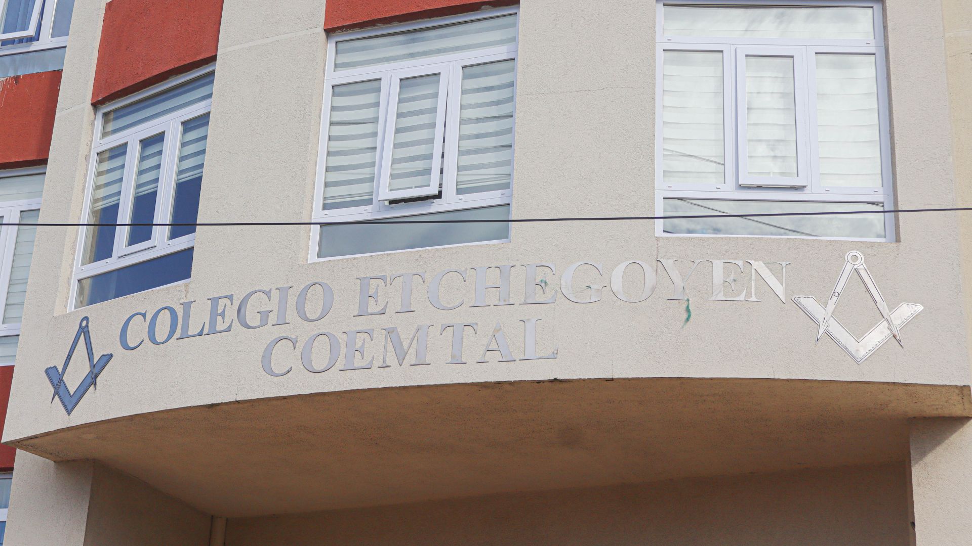 Detienen a estudiante que habría intentado apuñalar a inspector de colegio en Talcahuano