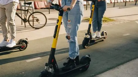 Utilizaron scooters para asaltar a mujer en La Florida: Era su segundo delito de la noche