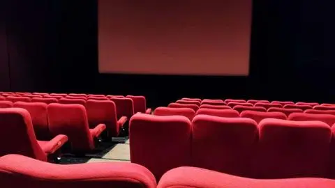 Inician venta de icónico cine de Santiago: Edificio costaría más de 27 mil millones de pesos