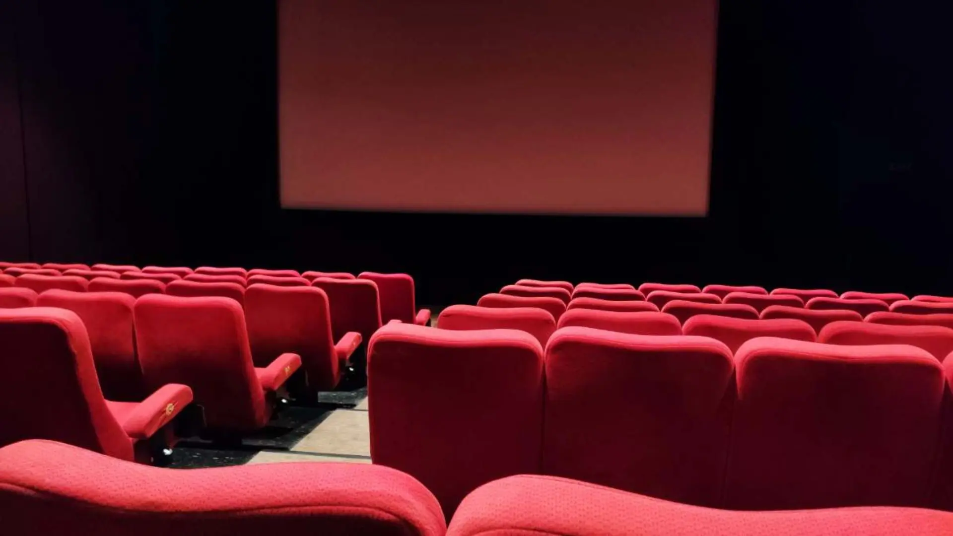 Inician venta de icónico cine de Santiago: Edificio costaría más de 27 mil millones de pesos