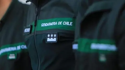 Investigación dejó cuatro gendarmes suspendidos: Le vendían completos a internos de Punta Arenas