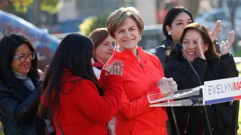 El “segundo tiempo” de Evelyn Matthei: Cambia vocerías para que entren alcaldes y parlamentarios a su campaña