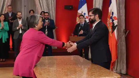 “Lo que viene no va a ser fácil, pero Jeannette sabe de batallas difíciles”: El mensaje del Presidente Boric a Jeanette Jara