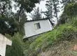 Vecinos de Concepción en alerta: Deslizamiento de tierra deja a casa al borde del derrumbe