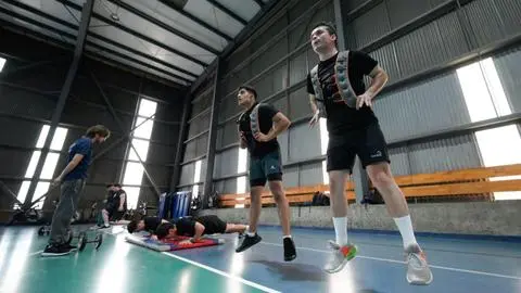 Entrenan a bomberos de Talcahuano como atletas para responder como héroes en cada emergencia