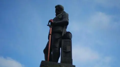 Municipalidad de Concepción busca el retorno del monumento Pedro de Valdivia: Presupuesto es cercano a los $60 millones