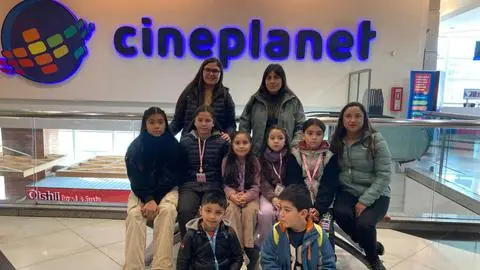 Estudiantes de escuela rural que se incendio en Florida cierran semestre en Mall del Centro Concepción