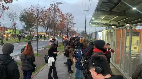 Biotren reporta suspensión de varios servicios debido a problema eléctrico en el Puente Ferroviario Biobío