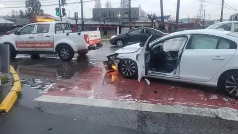 Biotren colisiona con un vehículo menor en cruce ferroviario de Coronel