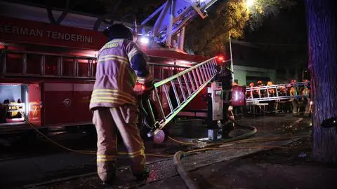 Familia fallece tras incendio que afectó a vivienda en San Bernardo: Víctimas son una madre y sus dos hijas