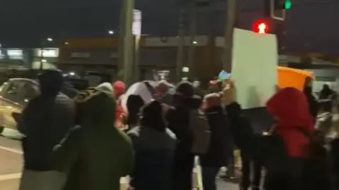 Protesta de vecinos de comité habitacional interrumpe tránsito en la Ruta 160 en San Pedro de la Paz