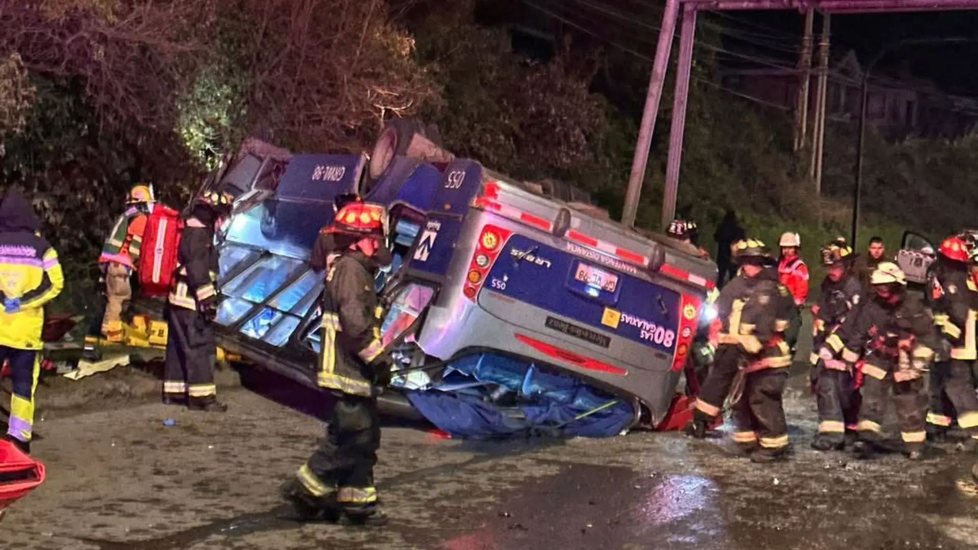 Grave accidente de micro Las Galaxias en ruta desde Chiguayante a Concepción deja una persona fallecida