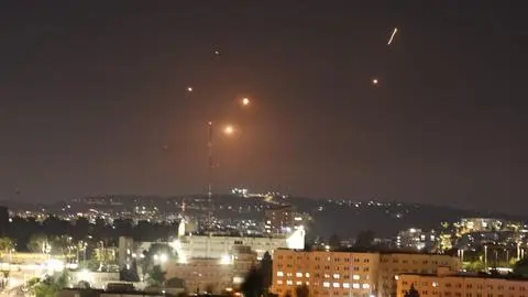 Suenan las alarmas en Israel tras lanzamiento de misiles desde Irán: Servicios de emergencias acuden a siete sitios de Tel Aviv
