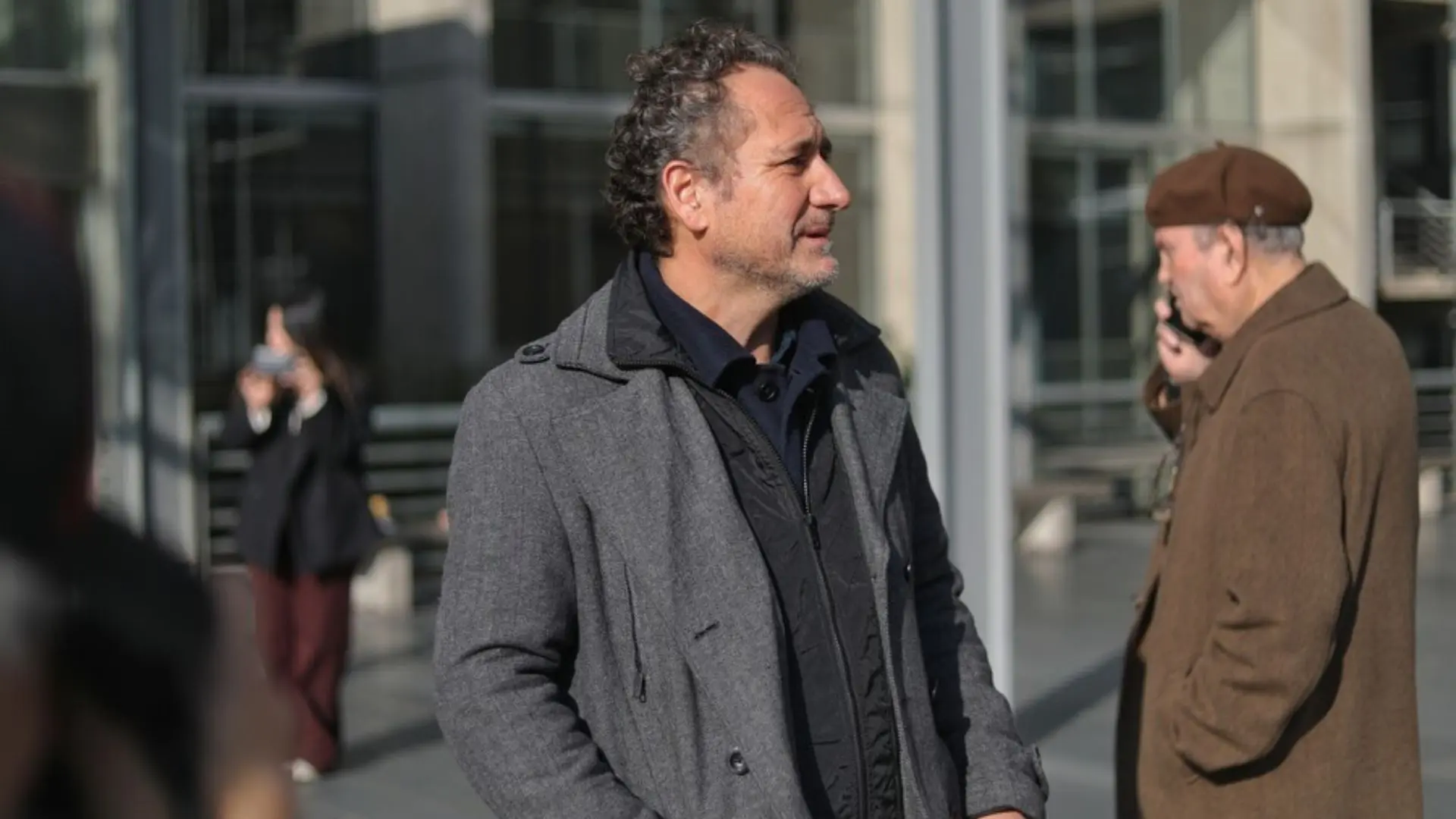 Actor Juan Pablo Sáez queda con prohibición de acercarse a su exesposa tras denuncia por violencia intrafamiliar