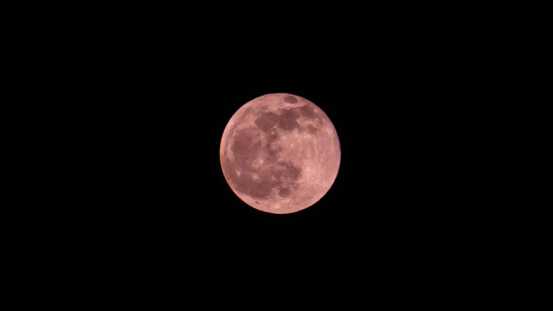 Luna de Fresa: Cuándo y cómo se podrá ver este fenómeno astronómico en Chile