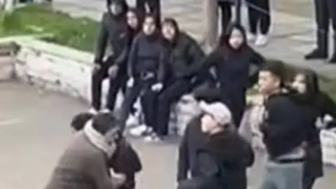 Violento incidente escolar termina con dos estudiantes detenidos en Melipilla