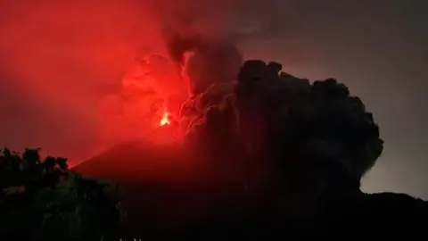 Inician evacuación por erupción de Volcán del Fuego en Guatemala: Es el más activo del país