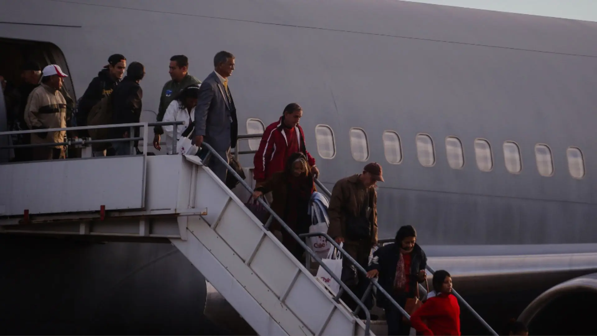 Segundo avión con chilenos deportados de Estados Unidos llegará este jueves