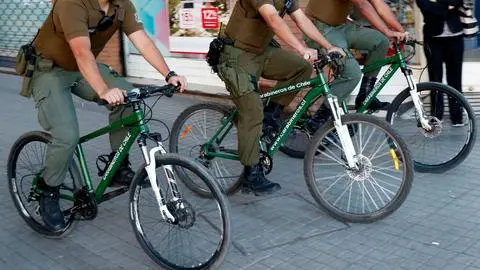 Carabinero en bicicleta fue atropellado mientras iba a un procedimiento en Recoleta