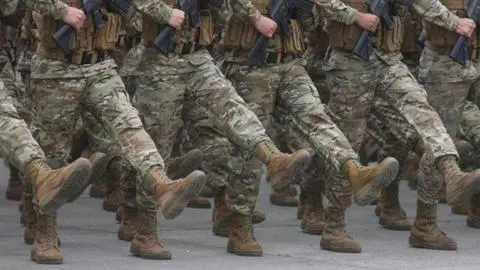 Nuevo robo de armamento del Ejército: Sujetos golpearon y robaron fusiles de guerra a conscriptos de Valparaíso