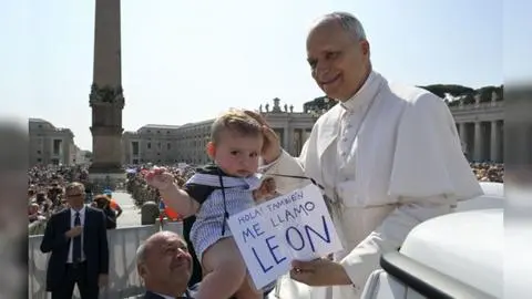 Papa bendice a bebé chileno con su mismo nombre: “¡Hola! Yo también me llamo León”