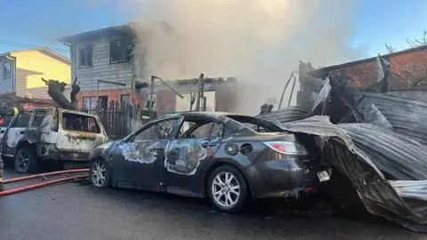 Voraz incendio en Quillón deja cinco lesionados y múltiples inmuebles afectados