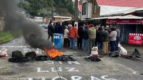 Corte de luz por más de 40 horas desata protesta en Chiguayante: “Vamos a tener que seguir pagando la misma cantidad”