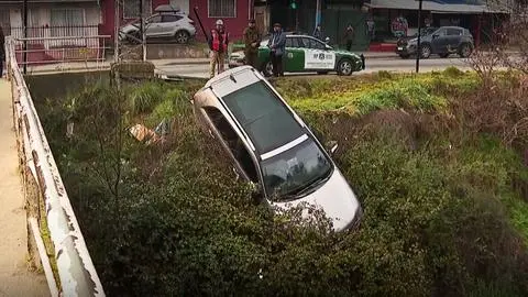Funcionario de la Armada cayó con su auto en Puente de Arco de Talcahuano: Iba en estado de ebriedad