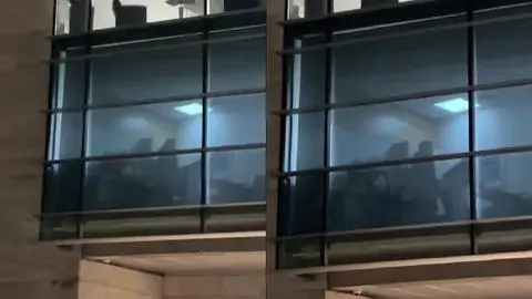Abren sumario tras viralización de acto sexual dentro de la municipalidad de Vitacura