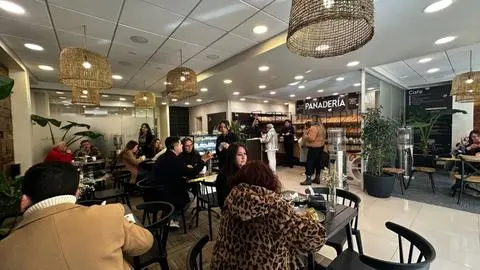 Cafetería Amor Amor ayudó a los penquistas a entrar calor regalando café en el centro de Concepción