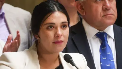Favores y regalos: Chats delatan la estrecha relación de Karol Cariola con empresario chino