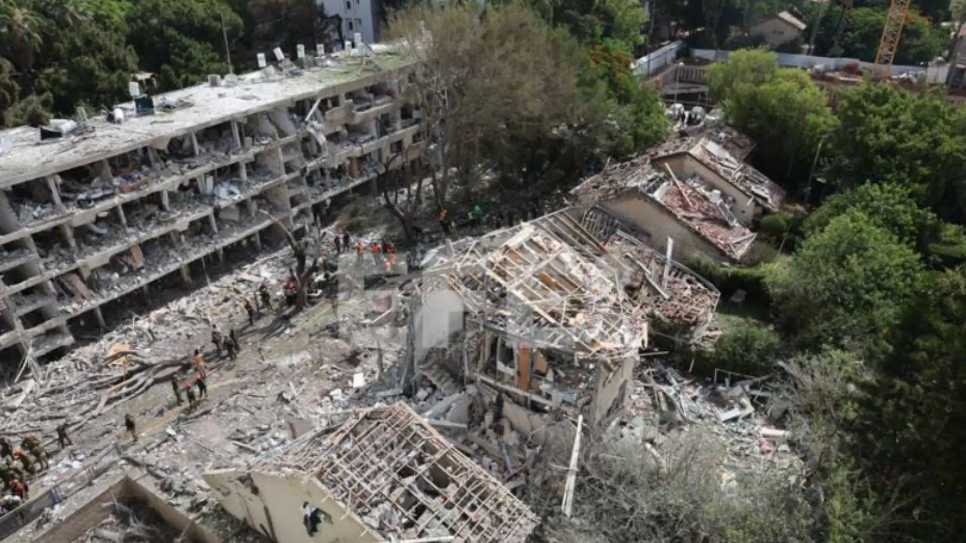 Misiles iraníes impactan Tel Aviv tras ofensiva de EE.UU: Hay 22 heridos y más de 9 mil desplazados