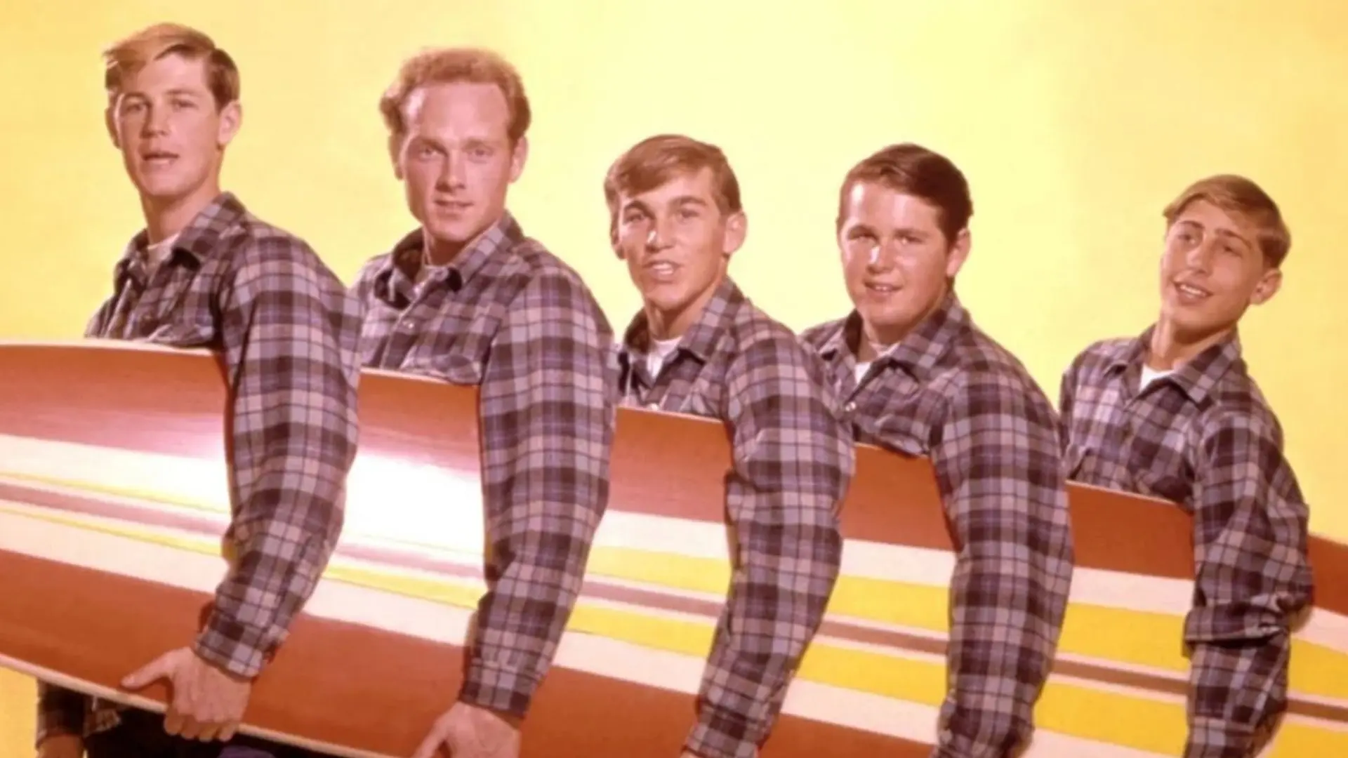 Muere legendario cantante y fundador de The Beach Boys a los 82 años