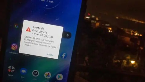 Declaran Alerta Roja para las comunas del borde costero por tsunami: Evacuaciones serán informadas por mensajes SAE
