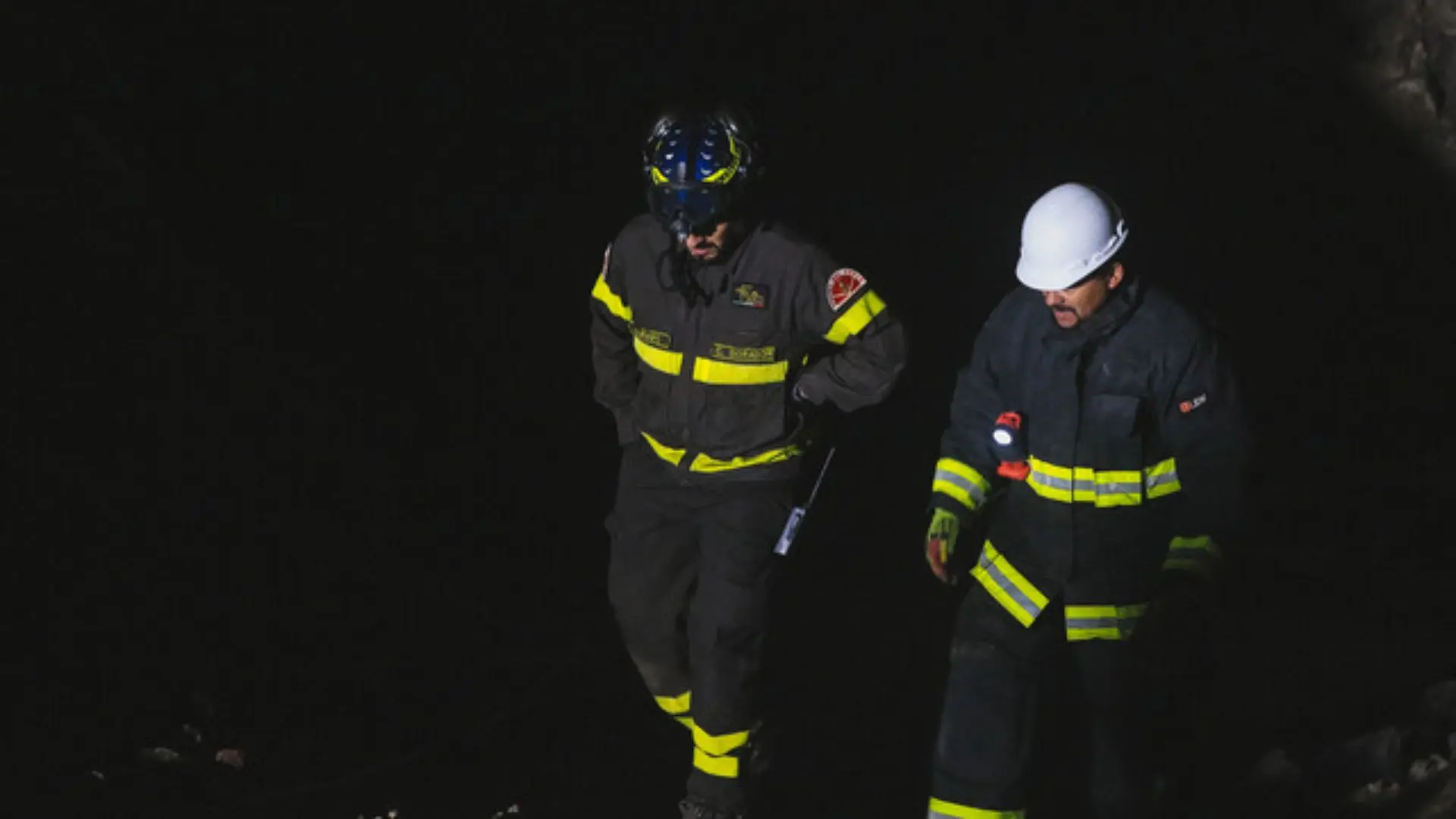 Dos casas destruidas y tres muertos tras feroz incendio en Chiloé