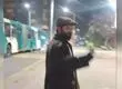 Sorprenden al Presidente Boric caminando solo y de noche por la calle:”¡Saludos a Talcahuano!”