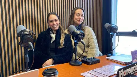 Historias de transformación y bienestar con sello local en el nuevo podcast penquista “Bosque de Magas”