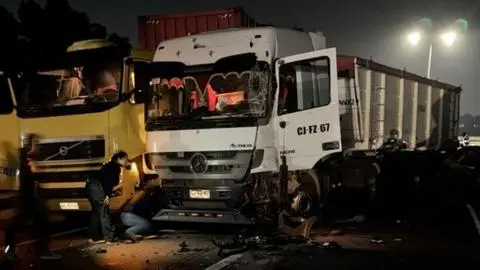 Choque deja un fallecido en Cartagena: Incidente provoca nuevo accidente que involucra tres camiones y dos autos