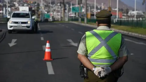 Carabineros anuncia medidas tras informe de Contraloría por irregularidades en controles policiales