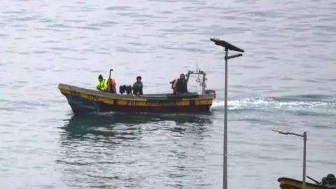 Encuentran con vida a los pescadores desaparecidos en Valparaíso