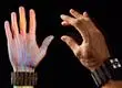 Pulsera diseñada por Meta permite usar computadoras con gestos al transformar señales musculares a comandos digitales