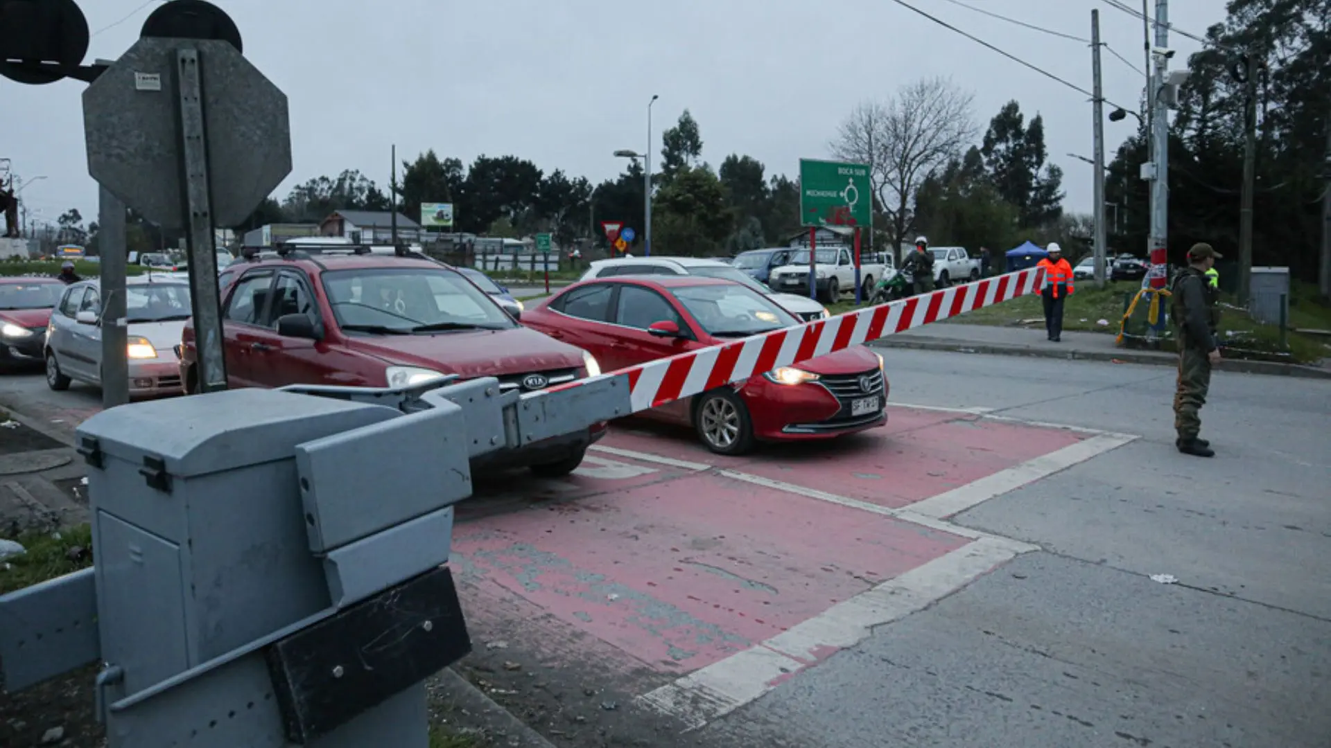 Peatón o auto que cruce línea del tren con barrera abajo podría recibir multa superior a 200 mil pesos en el Gran Concepción