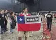 Fanático del Biobío vivió reencuentro de Oasis a metros del escenario con la camiseta de Chile