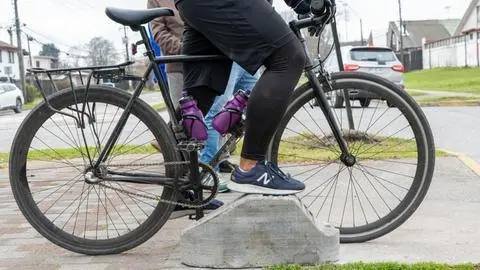 Lorenzo Arenas cuenta con nuevo mobiliario urbano para ciclistas