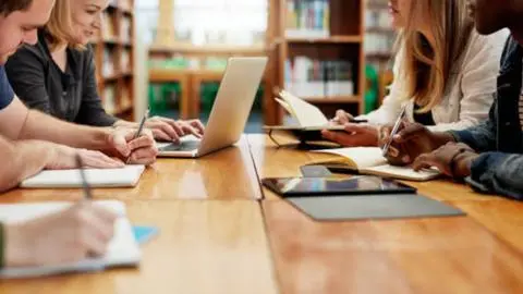Estudio revela que el 59% de los chilenos le gusta o ama su trabajo