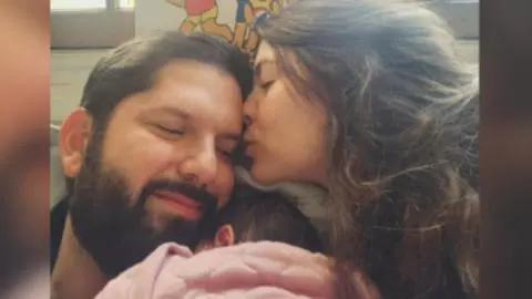 “Soñar juntos”: La tierna postal que compartió el Presidente Gabriel Boric junto a su hija