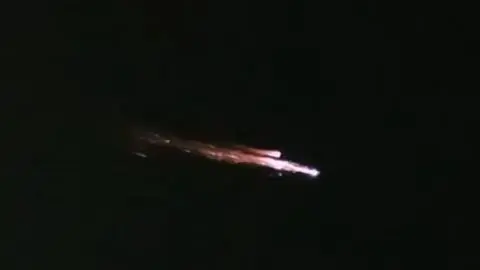 ¿Basura espacial o meteoritos? Astrónomo de la UdeC explica extraño fenómeno captado en los cielos del norte de Chile