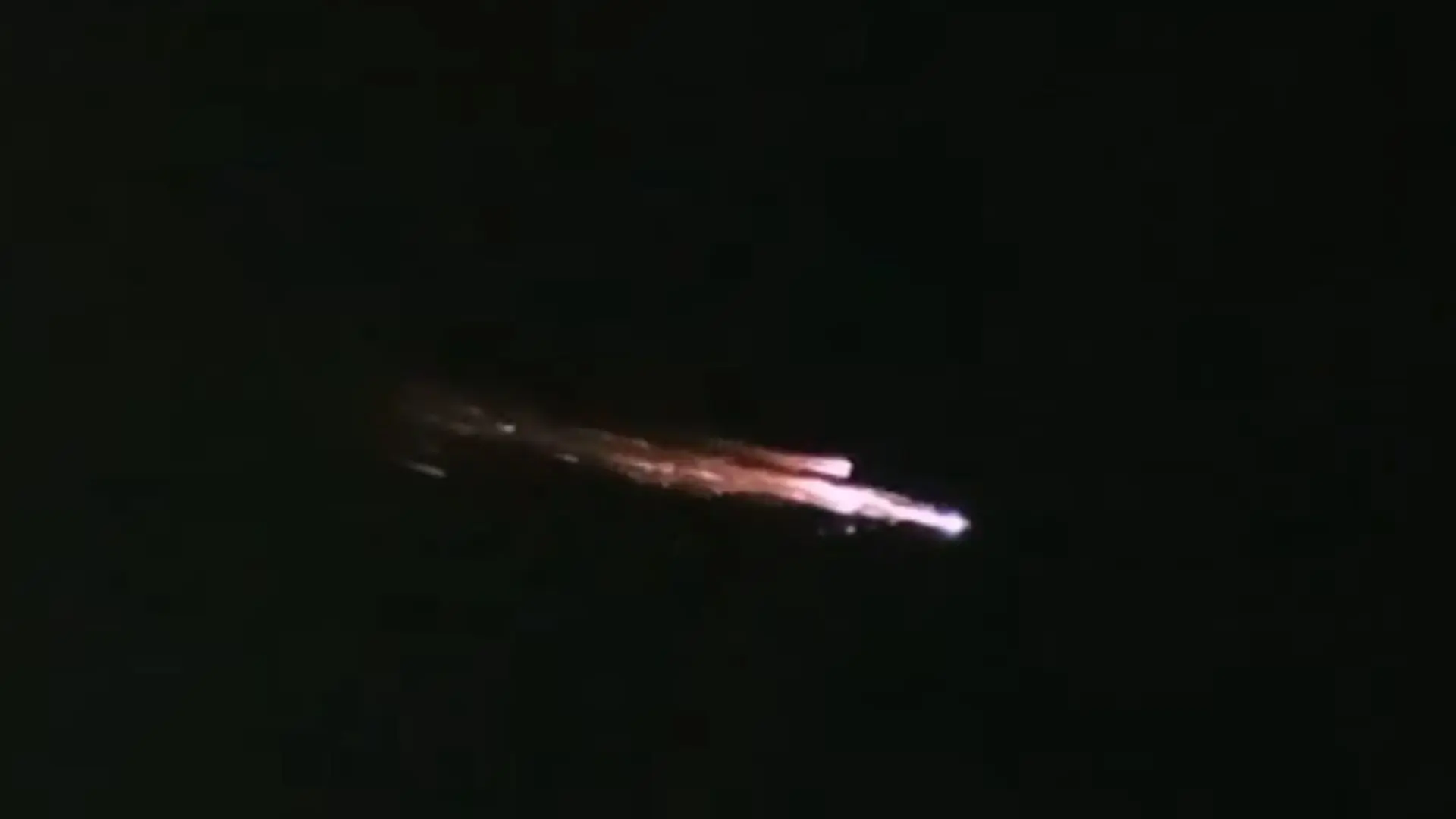 ¿Basura espacial o meteoritos? Astrónomo de la UdeC explica extraño fenómeno captado en los cielos del norte de Chile