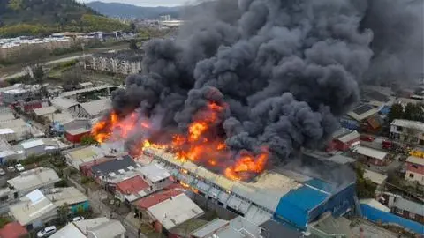 Empresa apunta a cuál sería la posible causa del mega incendio en Concepción: Aseguran que sería una “costumbre” del sector