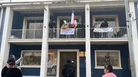 “Está toda la disposición y voluntad a que este proyecto salga”: Alcalde de Lota por toma de dirigentes a la Municipalidad